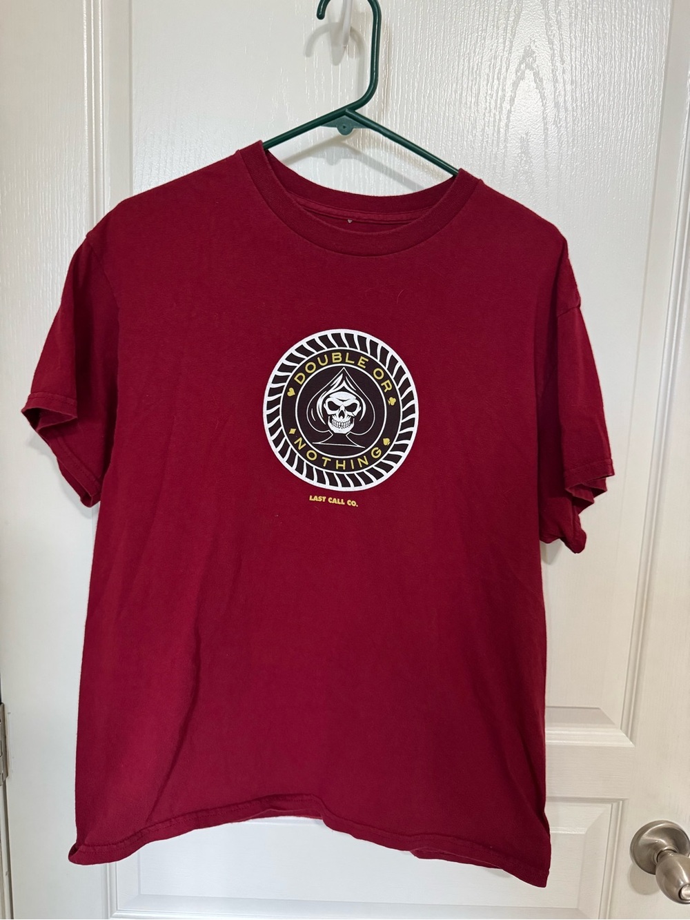 Last Call Co Men’s Maroon Graphic T-Shirt - Picture 1 of 2